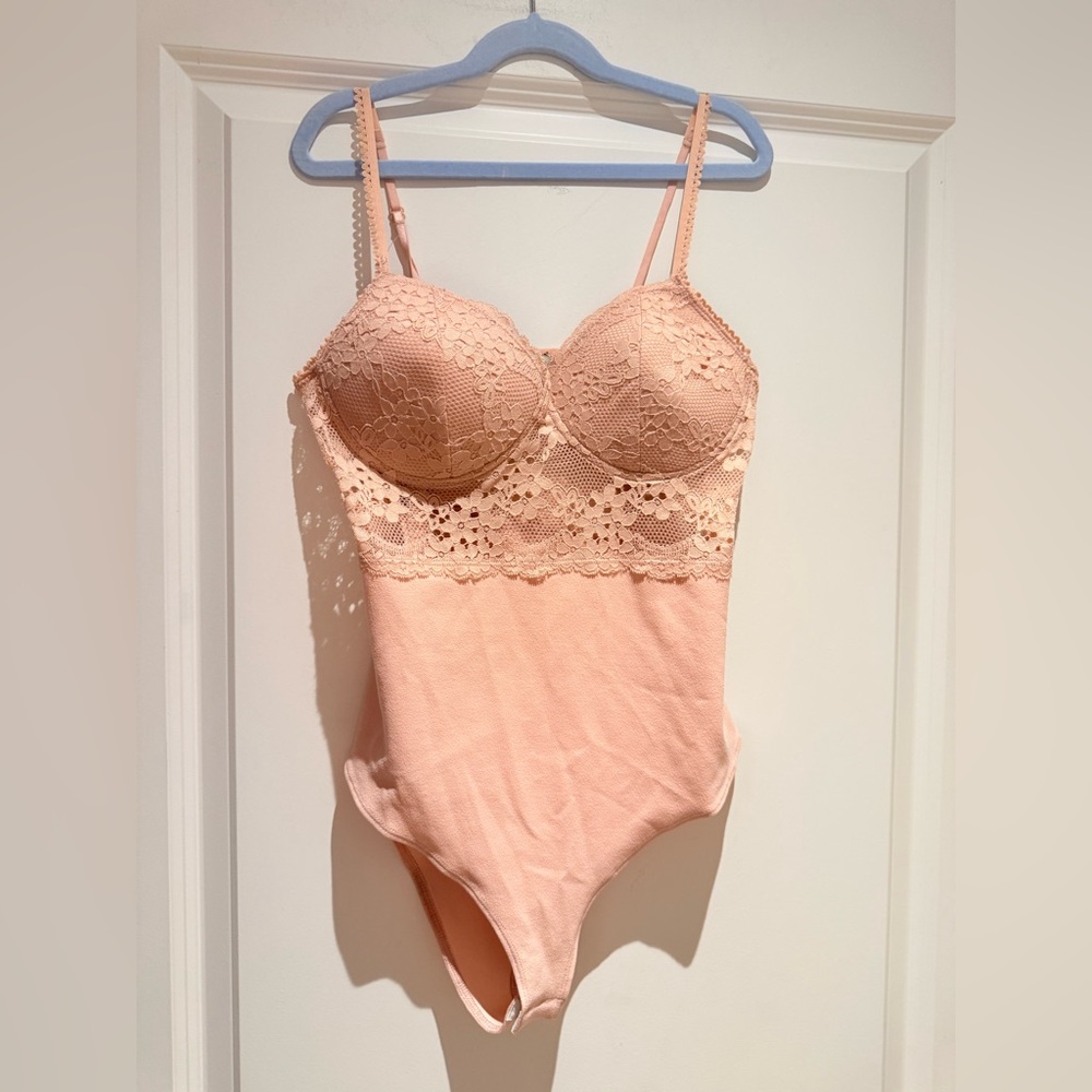 Haute Monde Beautiful bodysuit with lace pink